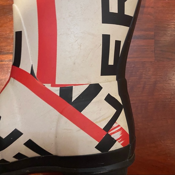 Hunter mid calf rain boots US size 8 needs to be cleaned - Picture 12 of 16